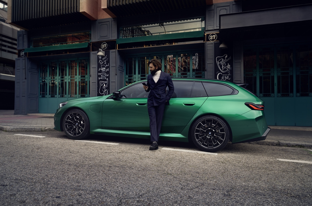 Сіздің BMW-ңіз өз бетінше тұраққа тұруға және тұрақ орнынан шығуға қабілетті.