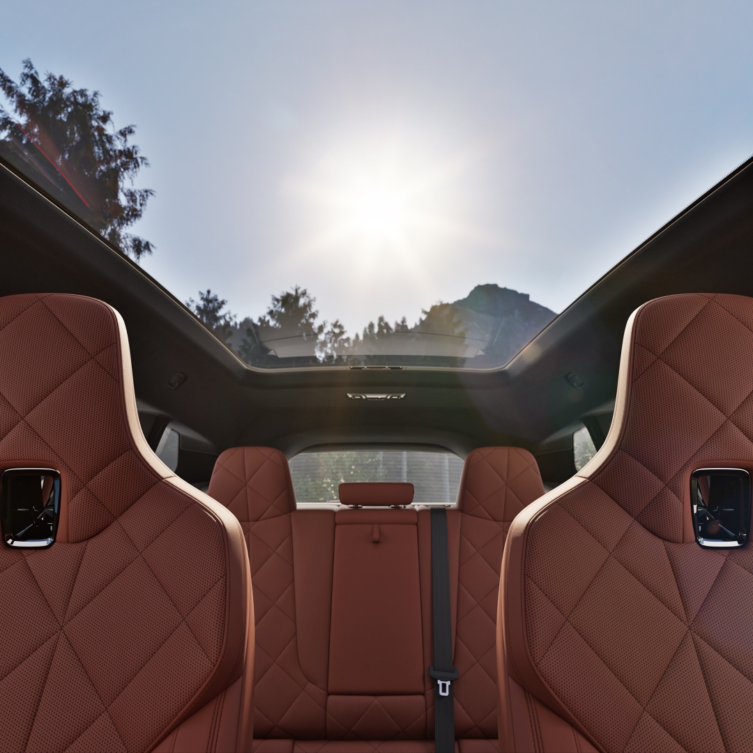 Ашық аспан астында келе жатқандайсыз.