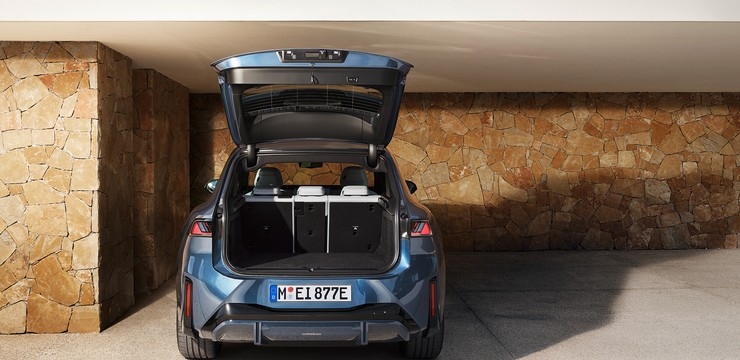 Кеңістік дәл қажет жерде. Салонның алдыңғы бөлігінде де, артқы бөлігінде де.